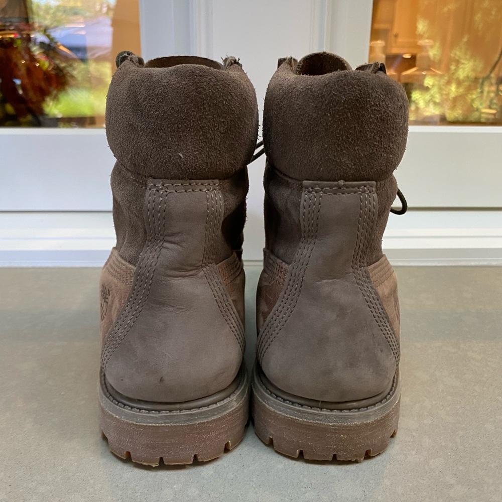 Timberland Women’s Classic Distressed Lace Up Boot - Picture 3 of 8